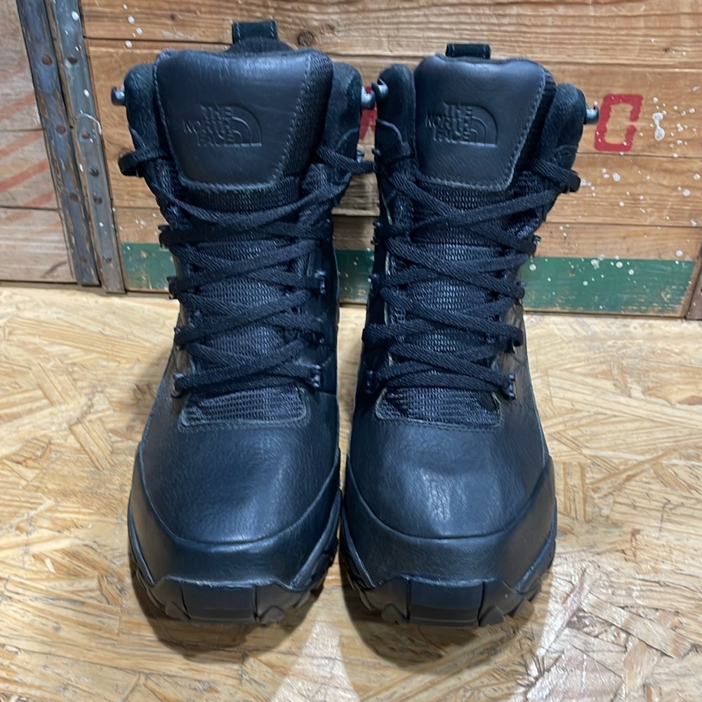 Brand new unworn The North Face Chilkat waterproof boot in black leather. - Picture 2 of 6